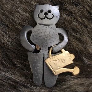 Vintage Ultra Craft happy gardener cat brooch pin